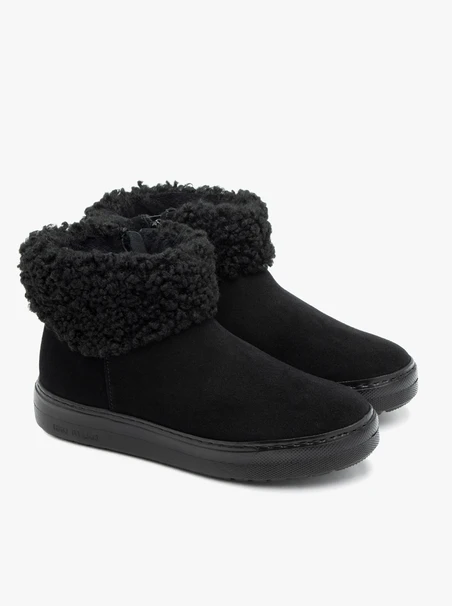 Women’s black fur snow boots