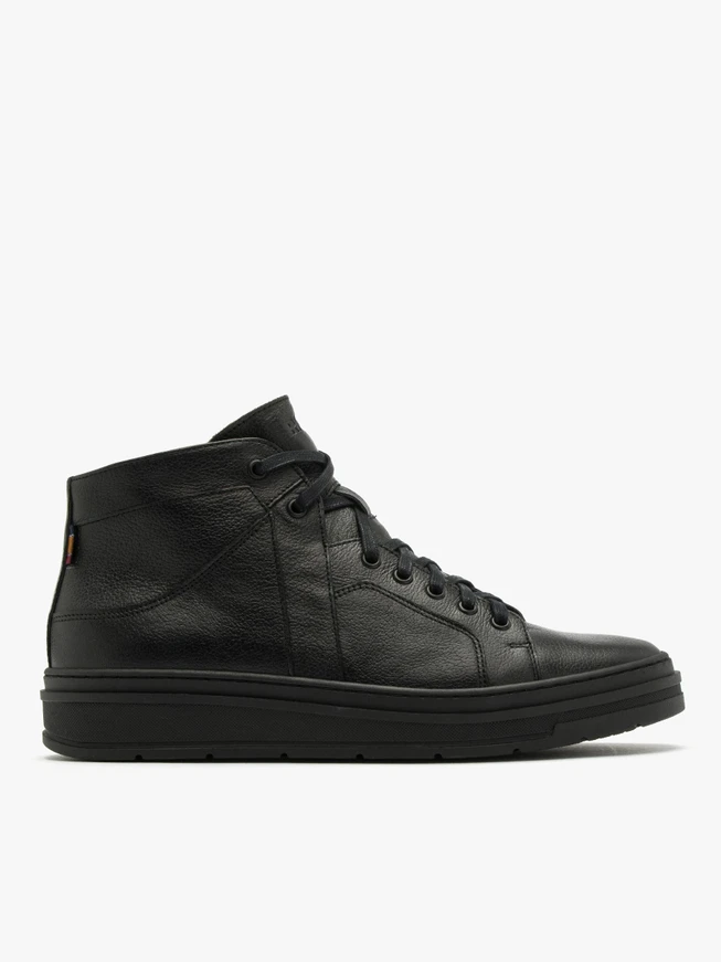 Schwarze Stiefel auf leichter Basis