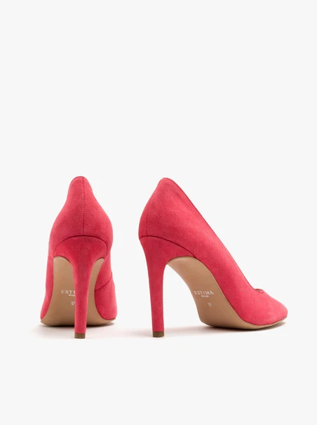 Pink pumps with decorative neckline