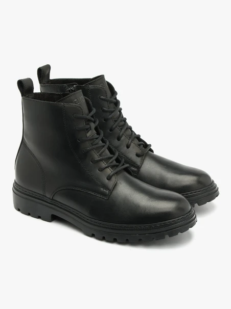 Black men’s boots with lightweight sole