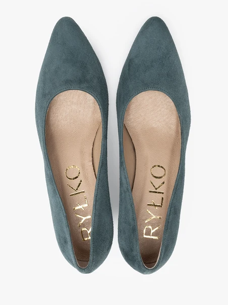 Green pumps on a round post