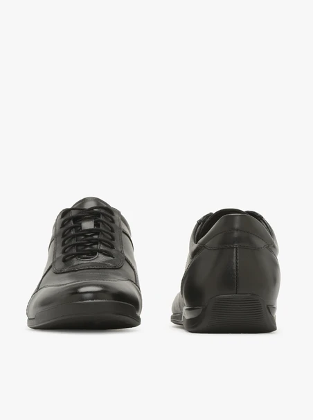 Schwarze Halbschuhe für Männer mit Nähten auf dem Schaft