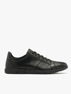 Schwarze halbe Sportschuhe