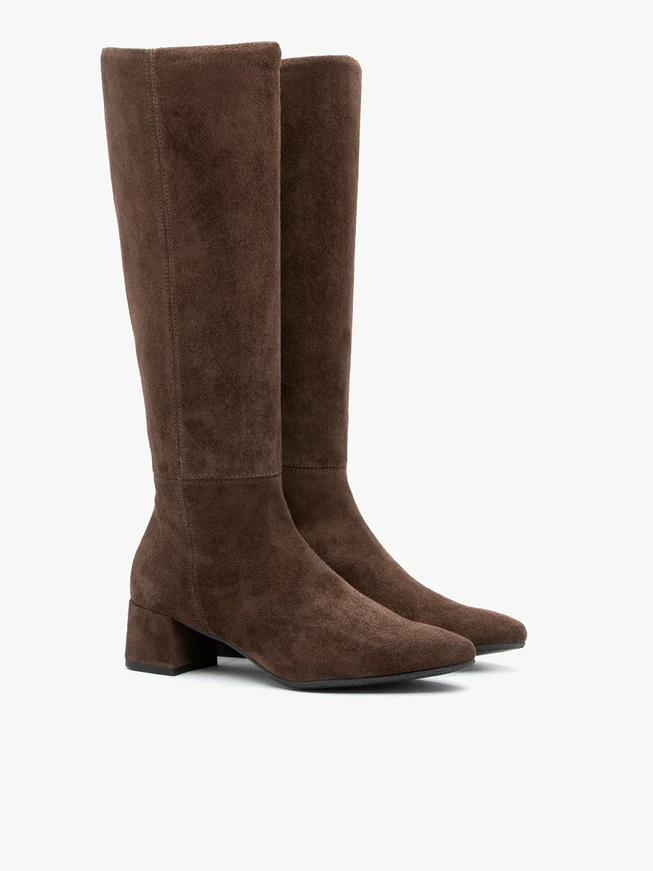 Braune Velourslederstiefel mit Stilettoabsatz