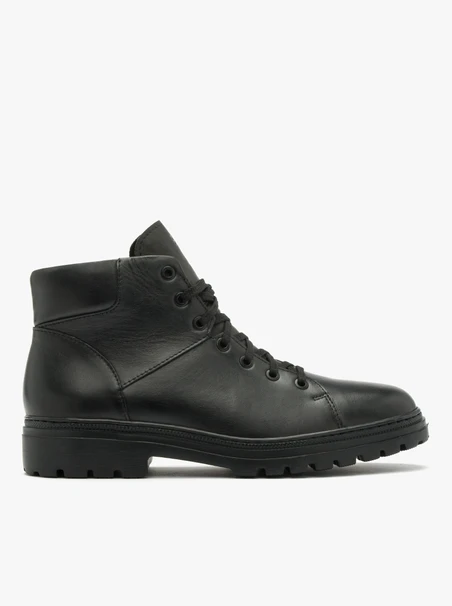 Black men’s boot with lightweight sole