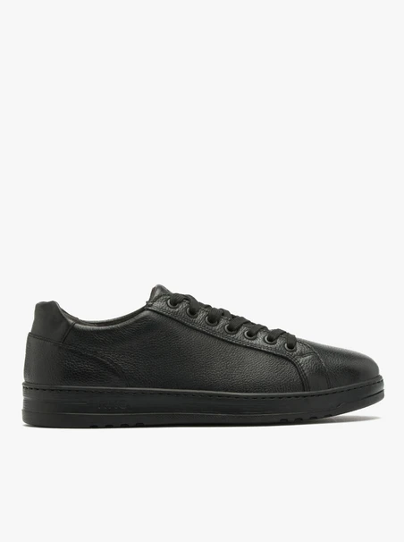 Black sporty shoes