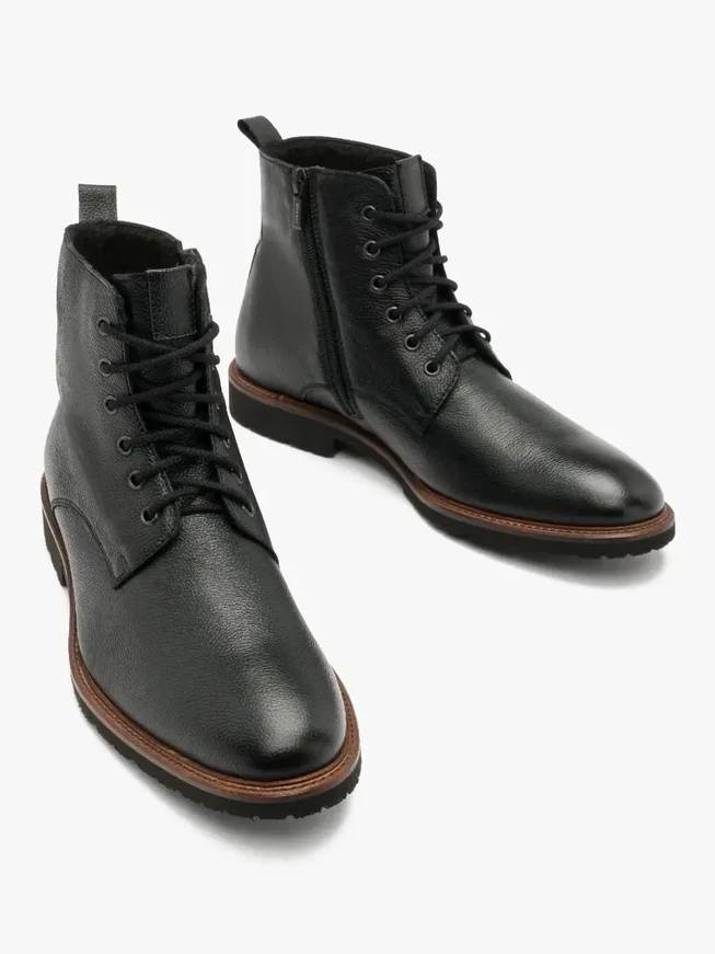 Black men’s boot with decorative welt