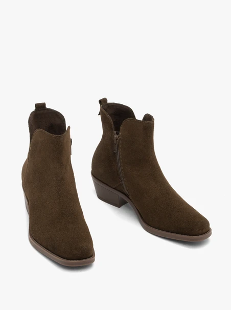 Grüne Velourslederstiefel