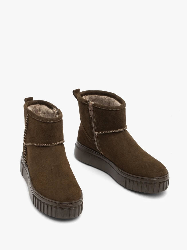 Dunkelgrüne kurze Schneestiefel