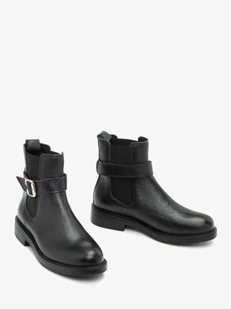 Schwarze Lederslipper mit Schnalle