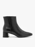 Schwarz genarbte Lederstiefel