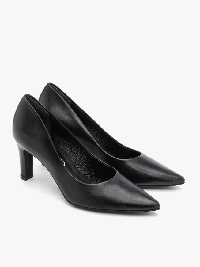 Schwarze Pumps mit klassischem Absatz