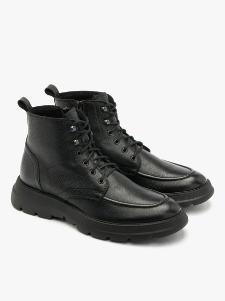 Black men’s shoes with lightweight sole