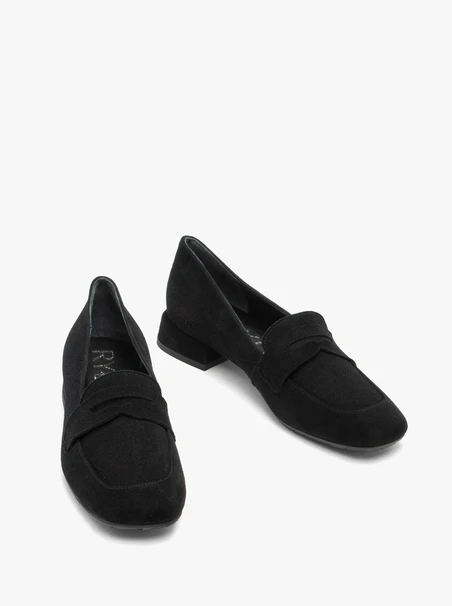 Schwarze klassische Mokassins aus Veloursleder