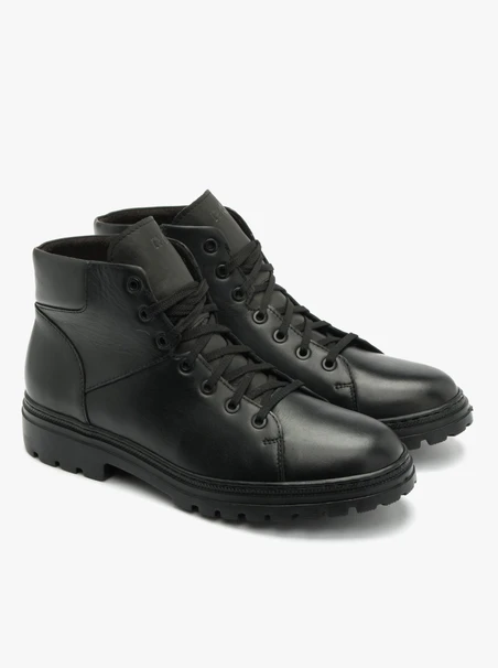 Black men’s boot with lightweight sole