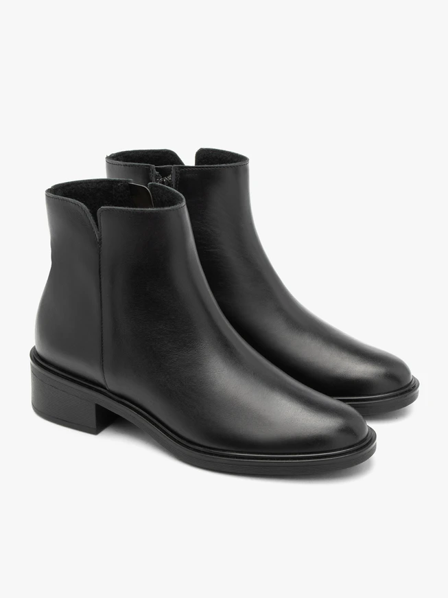 Black leather women’s ankle boots