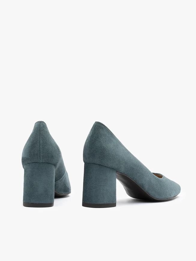 Green pumps with round block heel