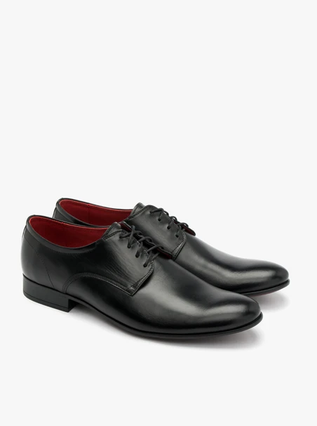 Schwarze Halbschuhe mit Ziernähten