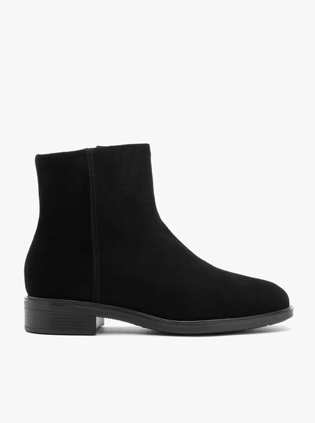 Schwarze flache Veloursstiefel