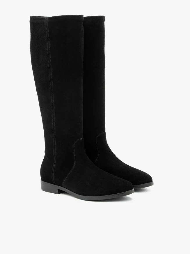 Flache Stiefel aus schwarzem Veloursleder