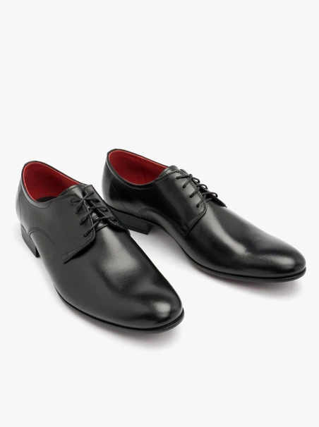 Schwarze Halbschuhe mit Ziernähten