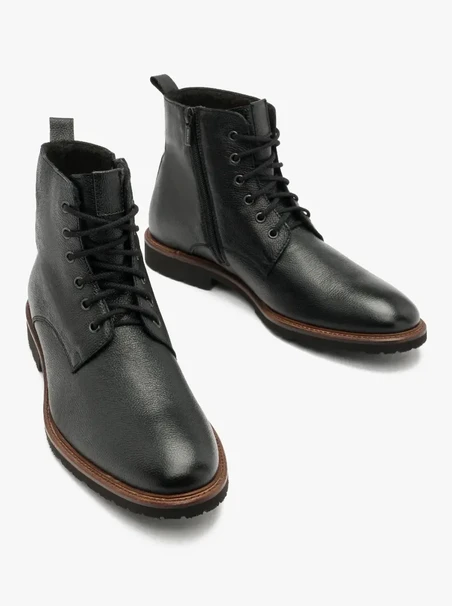 Black men’s boot with decorative welt