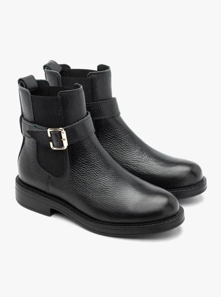 Schwarze Leder-Slingbacks mit Schnalle