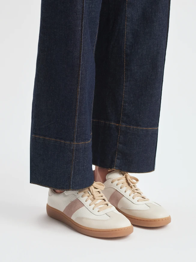 Cremefarbene Schnürhalbschuhe für Frauen