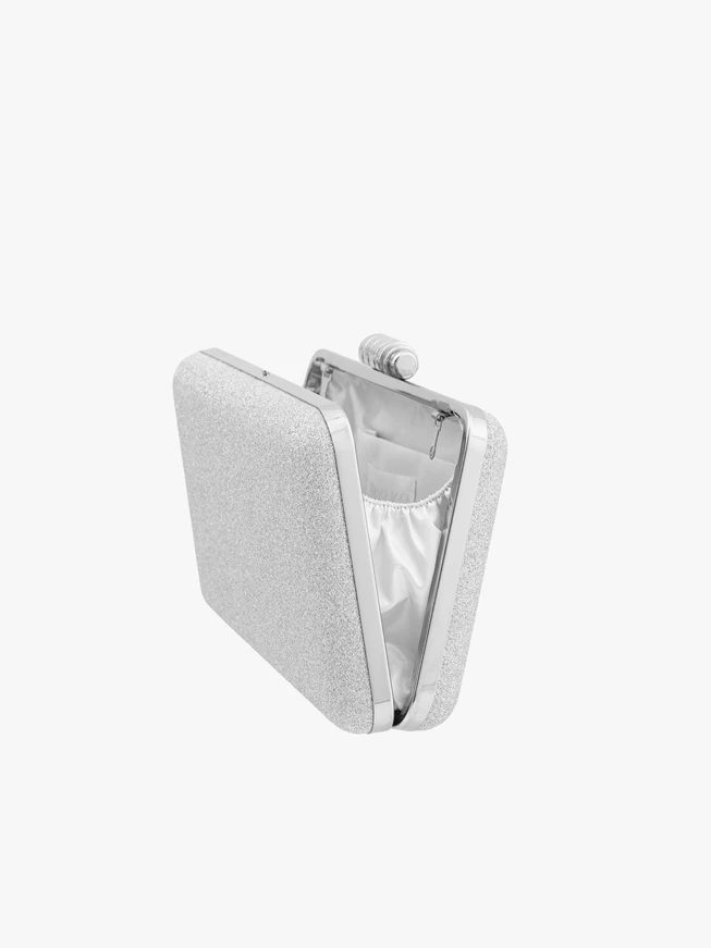 Silberne Clutch-Tasche