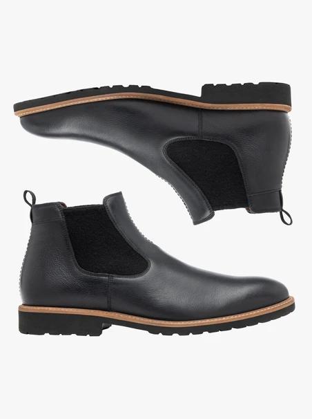 Black men’s Chelsea boots with decorative sole