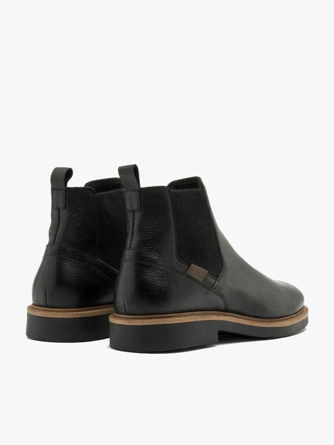 Black men’s Chelsea boots