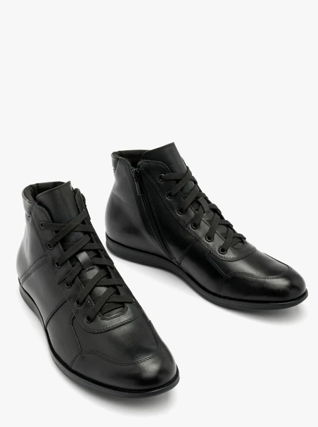 Schwarzer Herrensneaker