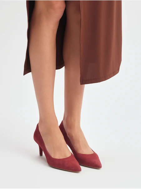 Maroon women's heeled pumps