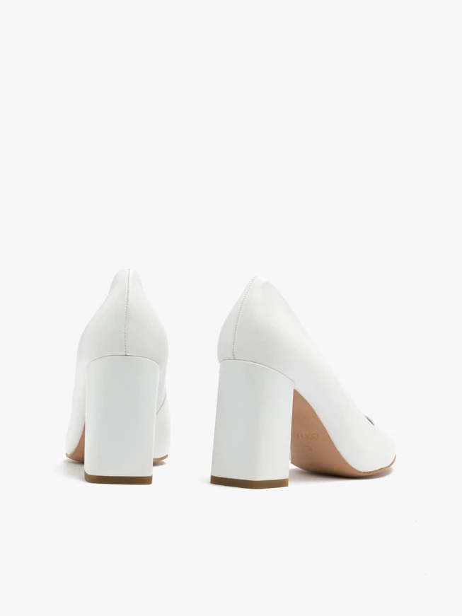 Weiße Stiletto-Pumps