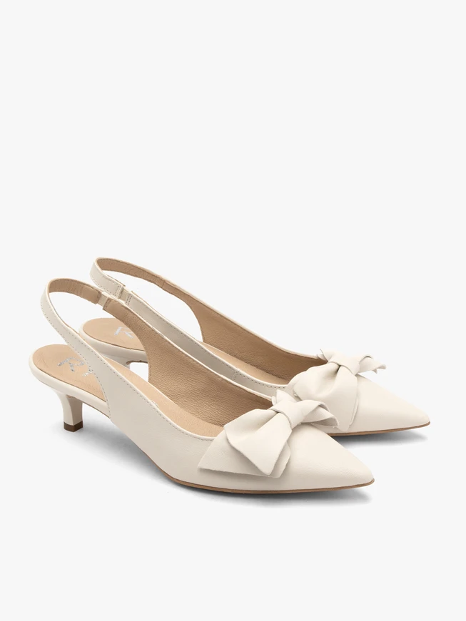 Cremefarbene Damen-Slingback-Pumps auf Entenschnabel