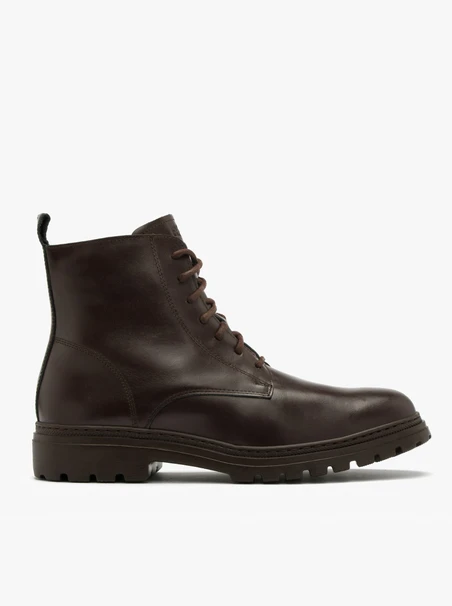 Dark brown men’s boots with lightweight sole