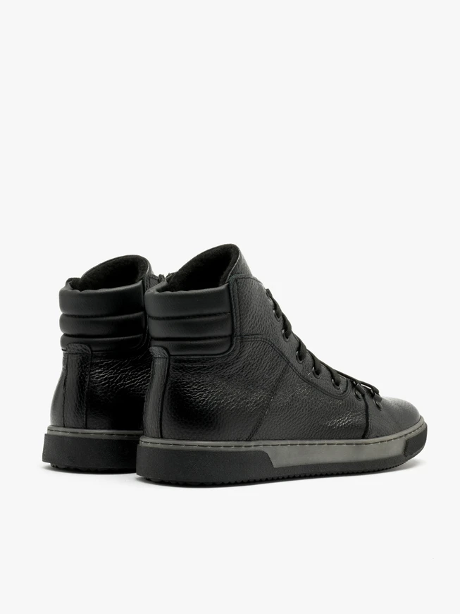 Schwarzer Herrensneaker
