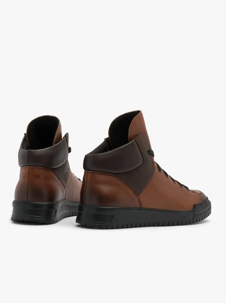 Braune Herrenstiefel