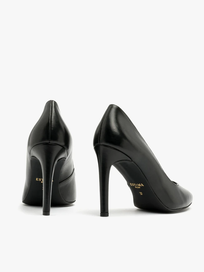 Schwarze hochhackige Pumps