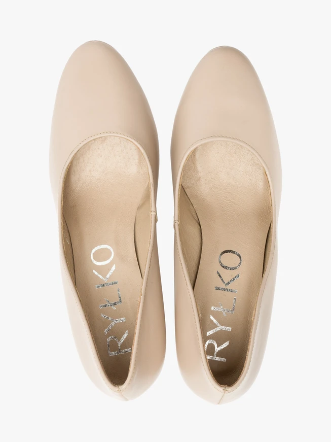 Stiletto pumps in beige color