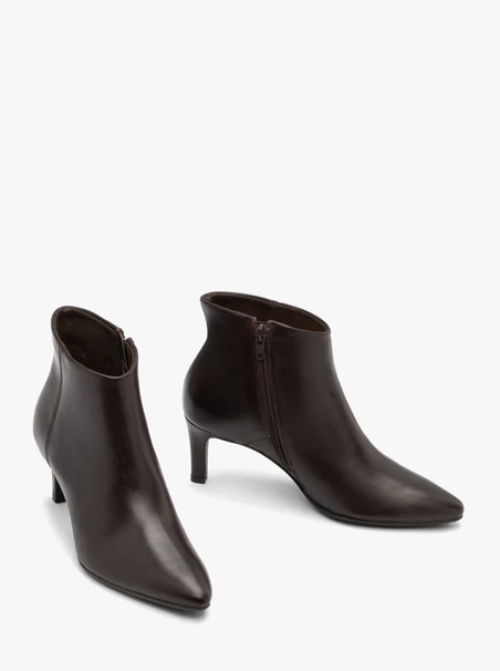 Kastanienbraune Stiletto-Stiefel