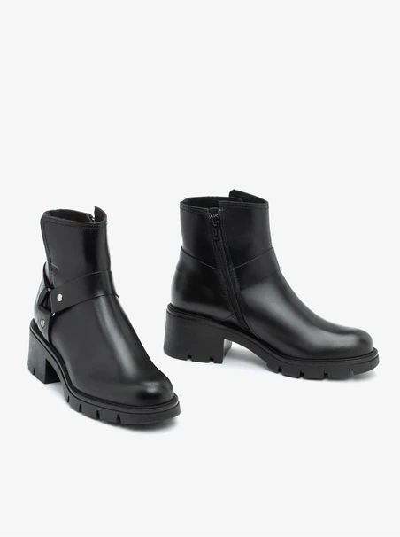 Schwarze Biker-Stiefel aus genarbtem Leder