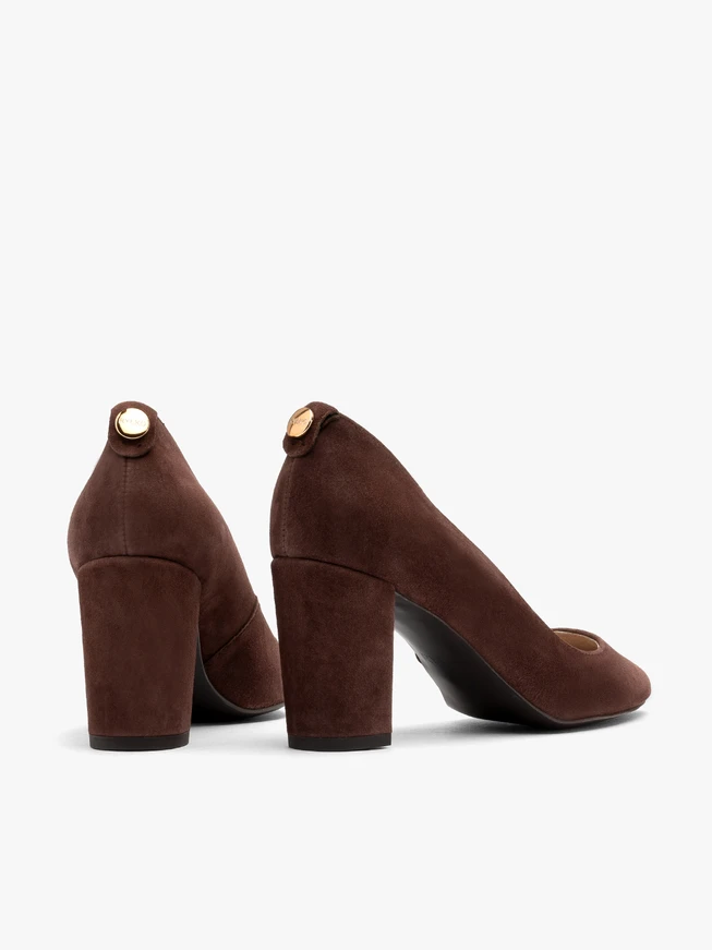 Braune Velourspumps mit Stilettoabsatz