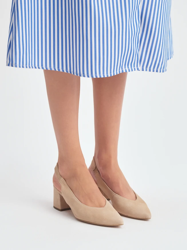 Beigefarbene Slingback-Pumps ohne Absatz