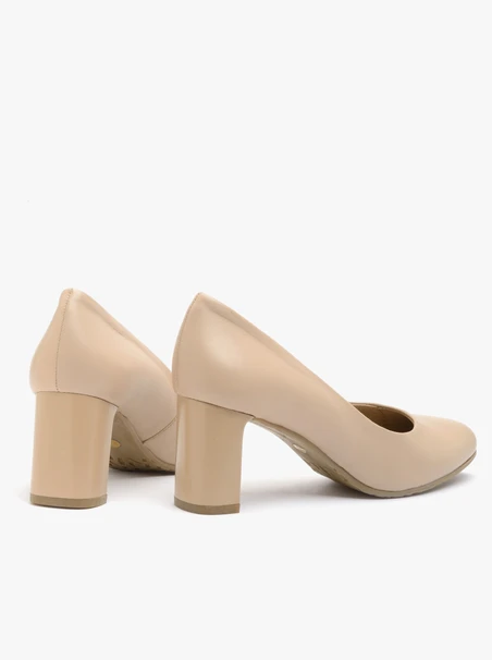 Beigefarbene Pumps mit Stilettoabsatz