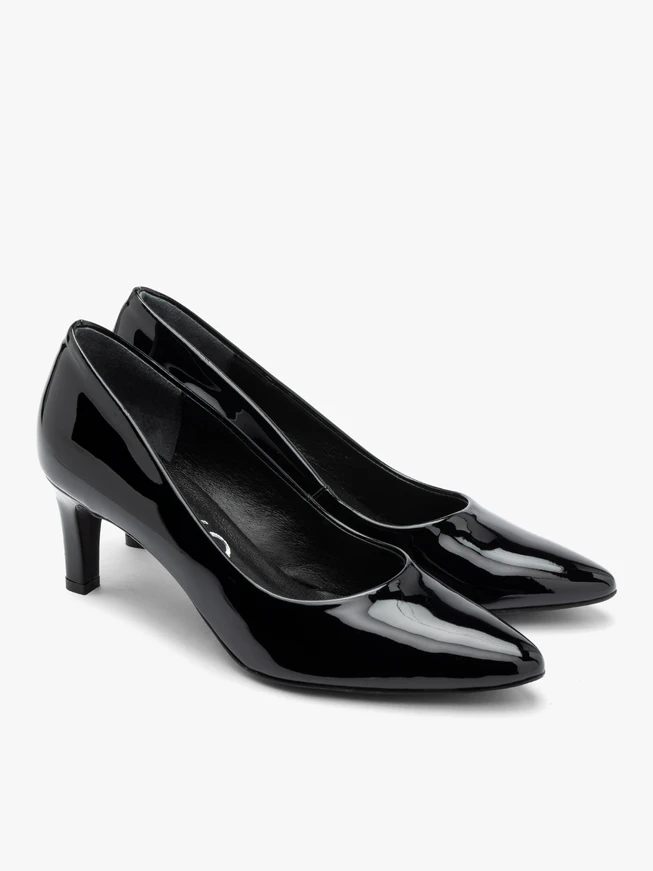 Schwarz lackierte Stiletto-Pumps