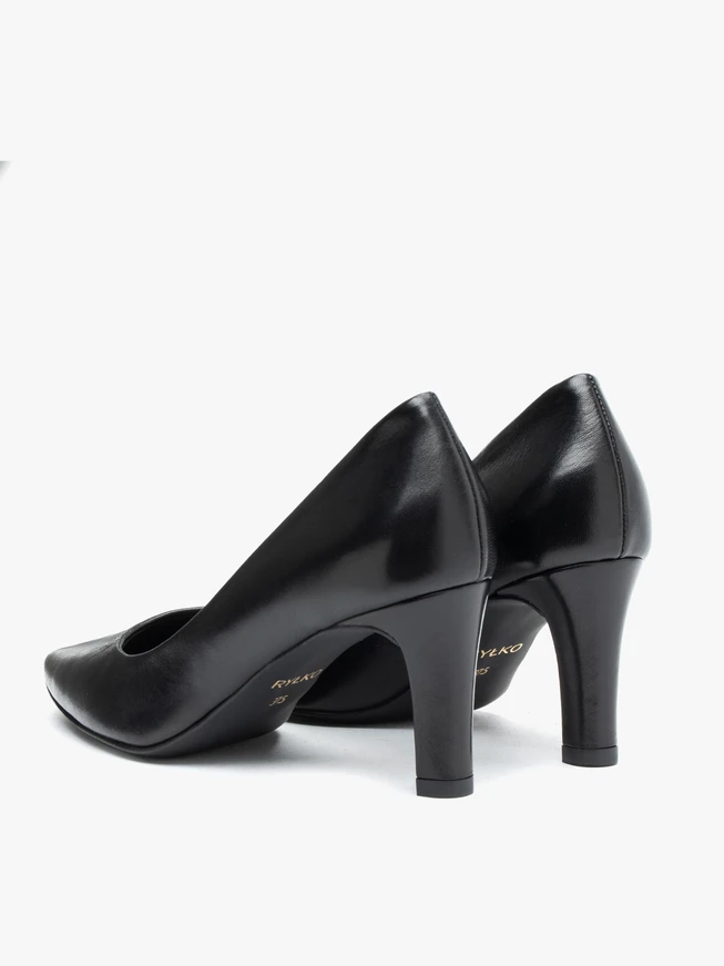 Schwarze Pumps mit klassischem Absatz