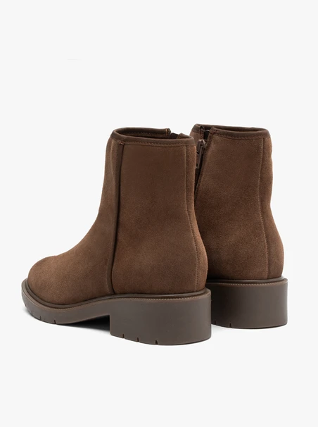 Braune Velourslederstiefel