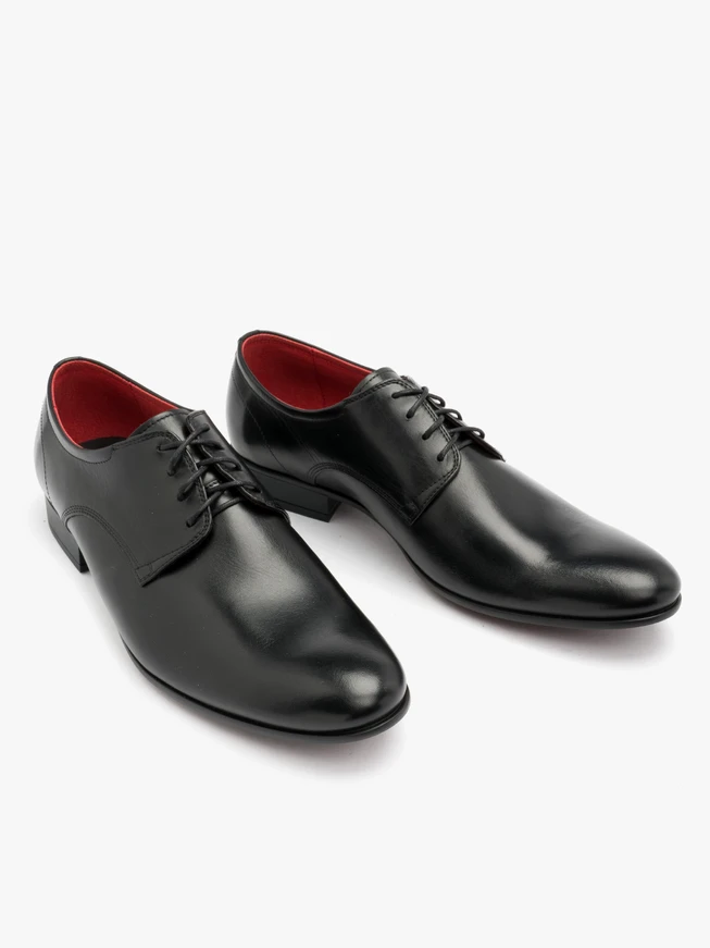 Schwarze Halbschuhe mit Ziernähten