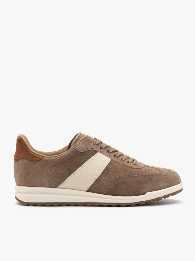 Sand- und cremefarbene Damen-Sporthalbschuhe